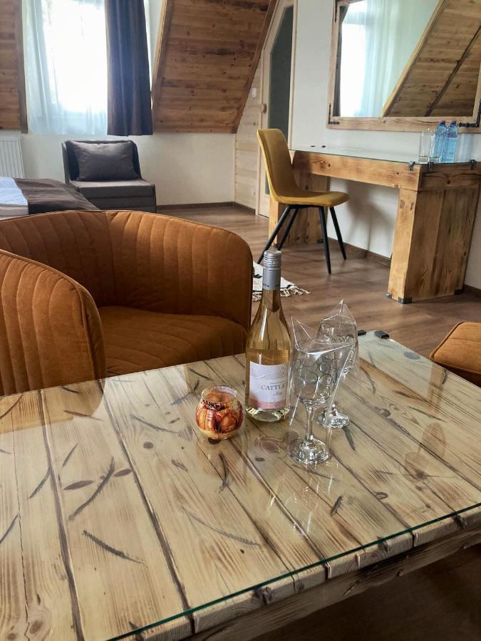 סמוקוב Nicole Hotel & Restaurant מראה חיצוני תמונה